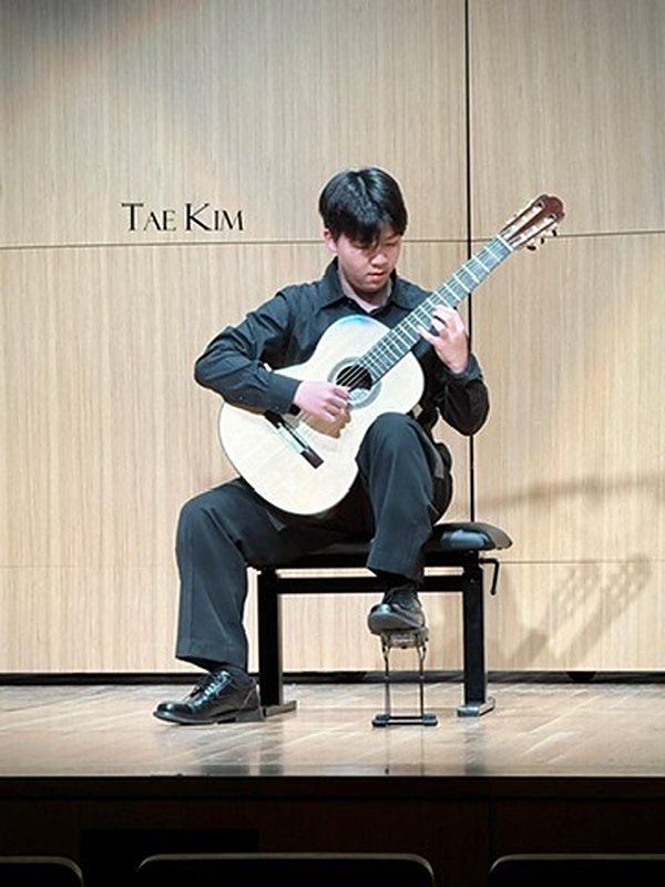 Tae Kim performing in the 2026 final